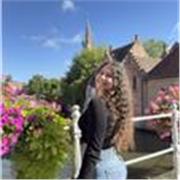 Soy muy agradable y extrovertida. Me encantan los niños y me encanta ayudar. Además siempre he ayudado a personas de mi alrededor.