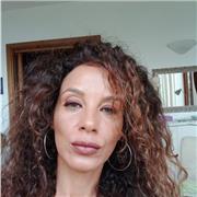 Sono diplomata alle magistrali e laureata al DAMS... Adesso vi spiego di cosa si tratta. Ebbene, discipline di arti, musica e spettacolo. Ho una passione per le materie umanistiche e poca propensione per le discipline scientifiche , ma ATTENZIONE sono abi