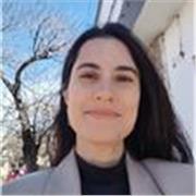 Profesor de Biología imparte clases a niños y adolecentes