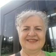 Tengo 61 años y mucha experiencia en dar clases de español a alumnos búlgaros. También hablo ruso, francés e inglés lo que me perm