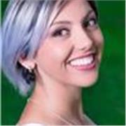 Elisa, Insegnante di Yoga Internazionalmente riconosciuta, insegna lezioni di gruppo e private a Pescantina, Verona