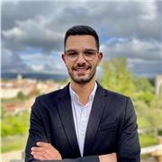 Graduado en Derecho por la Facultad de Derecho de la Universidad de Burgos
