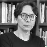 Hola, soy Jairo, escritor y profesor de escritura creativa en español con más de 20 años de experiencia. 