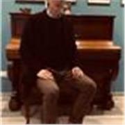 Studente di ingegneria, con esperienze di studio all’estero. Disponibile anche per fisica e inglese ( dialoghi per sviluppare capacità di conversazione)