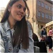 Sono Giuliana, laureata in Lingue e appassionata di didattica. 