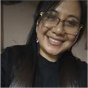 Profesora de idiomas da clases a todas las edades, desde niños hasta adultos, acomplando el conocimiento a diferentes necesidades
