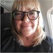 Profesora de Contabilidad imparte clases a alumnos de todos los niveles