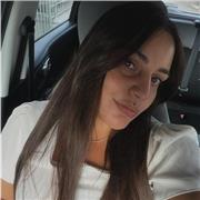 Docente di italiano, storia e geografia impartisce lezioni a bambini ed adulti