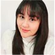 Chica extrovertida, con ganas de traspasar sus conocimientos.