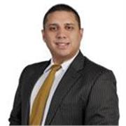 Profesor con experiencia universitaria, con título en docencia, derecho y periodismo.