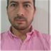 profesor de música, filosofía, ética y sociales imparte clases a estudiantes de primaria y bachillerato