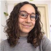 Laureata in Filologia Classica impartisce lezioni di latino e greco a studenti e studentesse delle scuole superiori
