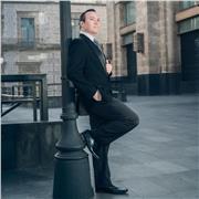 profesor internacional de guitarra clasica ,electrica , piano y canto