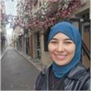 Profesora titulada en inglés con más de 8 años de experiencia con adolescentes y niños. 