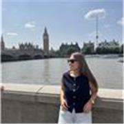 Graduada en Administración y Dirección de empresas, disponible para alumnos hasta la ESO
