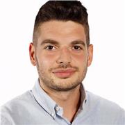 Físico nuclear da clases de Física, Matemáticas, Energías