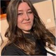 Profesor de inglés imparte clases para niños, jóvenes y adultos