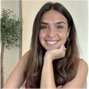 Psicóloga titulada en proceso de especialización sanitaria, con beca de excelencia (nota 9.5), experiencia impartiendo materias 
