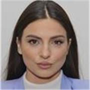 Laureata. Specializzata in disturbi dell’apprendimento. Lavoro in una scuola elementare e sono automunita. Online e in presenza