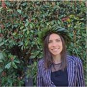 Docente di italiano, latino, storia, geografia con esperienza in casa editrice e presso la scuola secondaria di 1 e 2 grado.
