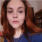 Studentessa universitaria offre ripetizioni agli studenti di Medie e Superiori