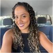 Profesor de español imparte clases a niños de todas la edades