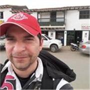 Profesor de Inglés y Alemán, ofrece clases online para profesionales en búsqueda de interacción con clientes dentro y fuera de Chile. Las clases están orientadas a mejorar el posicionamiento de marca y fidelización de clientes. Se hacen clases online pers