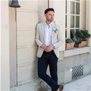 English teacher providing English tuition for foreign students