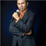 Soy un profesional de la comunicación con dominio en el arte de hablar en público, colaboro con estudiantes que deseen mejorar