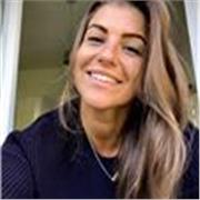 Laureata in Lettere con indirizzo in Storia dell’Arte, con Master in Arte Contemporanea ed esperienza pluriennale di insegnamento all’università offre lezioni di storia dell’arte, italiano, storia e filosofia