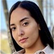 Profesora de lengua Castellana imparte clases a niños de primaria
