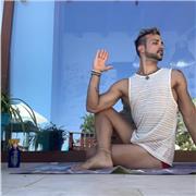 Professeur de Yoga Vinyansa, Méditation et Guidance Tarot
