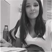 Profesor de español imparte clases a niños de todas las edades