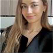 Hallo, ich bin Lily. Ich unterrichte seit 7 Jahren Englisch. Meine Spezialität ist das Sprechen. 