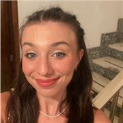 Sono una studentessa di 17 anni al quarto anno di liceo linguistico e offro aiuto compiti per i bambini delle elementari