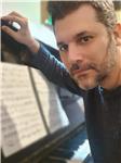 Licenciado en piano y composición ofrece clases. todas las edades, niveles y estilos