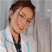 Profesora de biología, literatura y arte, cuento con formación como medica.