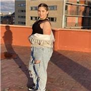 Profesora de inglés que imparte classes a niños de hasta 14 años