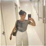 Disfruto dando clase a niñ@s de primaria e infantil, puedo adaptar mi enseñanza a otros niveles.