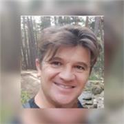 Titulado en Ciencias Empresariales, clases de español. Habiendo colaborado anteriormente cómo  body support  para expatriados.