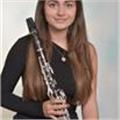 Profesora con título profesional de música (especialidad clarinete) con media de 9 y que he empezado el grado superior de música. 