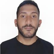 Soy ingeniero civil y profe de Matemáticas, soy de esos profesores que extinguen el miedo hacia los números.
