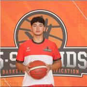 Entrenador nivel 2 y Jugador de baloncesto capacitado para enseñar pautas de juego y entrenamiento personalizado PRIMERA CLASE