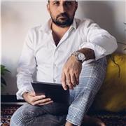 Stai cercando un fotografo professionista da cui imparare? Con me oltre che le basi della fotografia ti insegnerò e ti affiancherò anche ad un percorso di crescita personale.