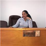 Profesora de sociales imparte conocimiento a niños de todas las edades