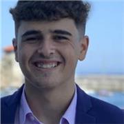 Profesor enfocado en la enseñanza del idioma español para personas extranjeras de todas las edades