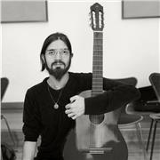 Maesro de guitarra clásica, acústica, y eléctrica para todas las edades, de nivel básico a avanzado