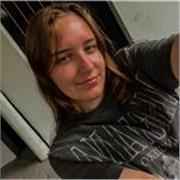 Professora de espanhol, não tenho muita experiência em aulas, mas disposta a aprender junto