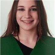 Profesora titulada en CAE Certificate in Advanced English, muy proactiva y empática. Apta para dar clase a niños de entre 3-16.