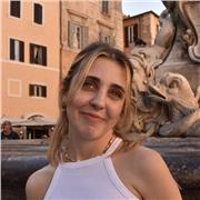 Studentessa universitaria in lingue offre lezioni private di lingue e materie umanistiche